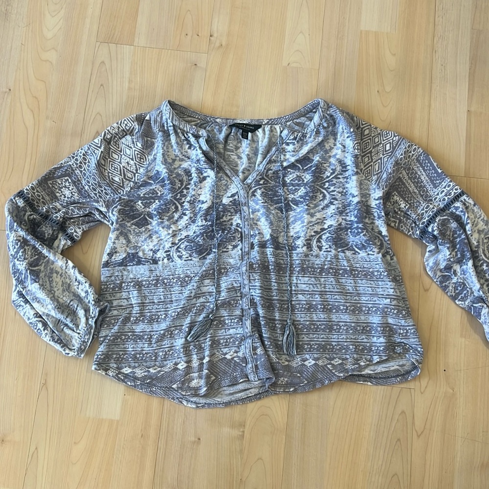 Lucky shirt size medium